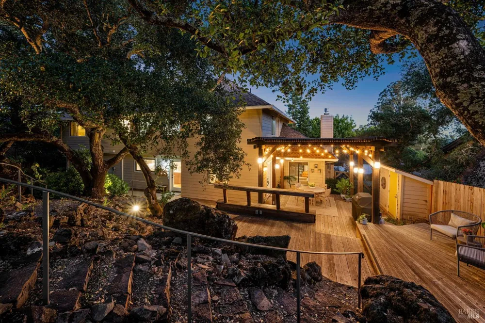 3335 Scrub Oak Avenue Santa Rosa, CA 95404