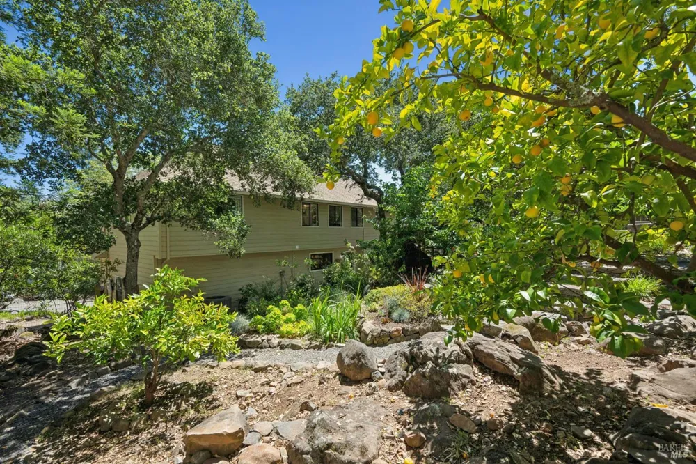 3335 Scrub Oak Avenue Santa Rosa, CA 95404