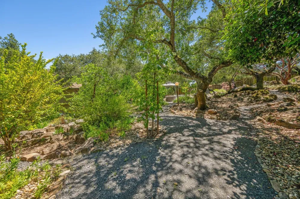 3335 Scrub Oak Avenue Santa Rosa, CA 95404