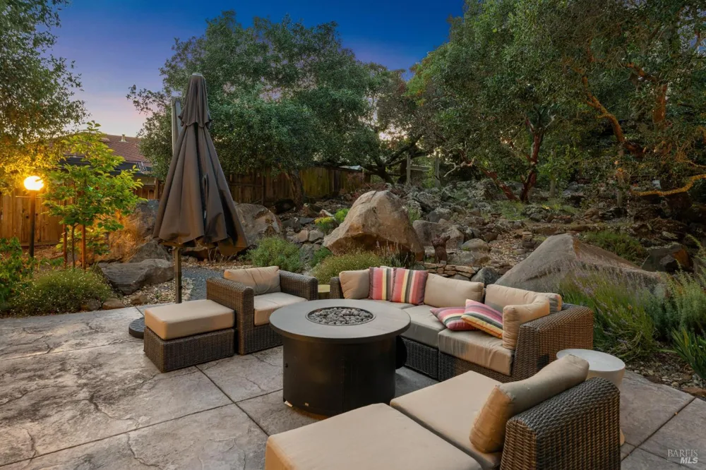 3335 Scrub Oak Avenue Santa Rosa, CA 95404
