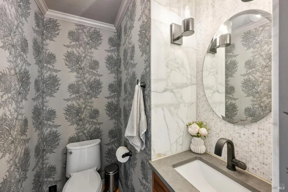 3335 Scrub Oak Avenue Santa Rosa, CA 95404