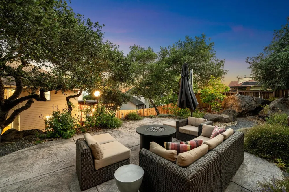 3335 Scrub Oak Avenue Santa Rosa, CA 95404