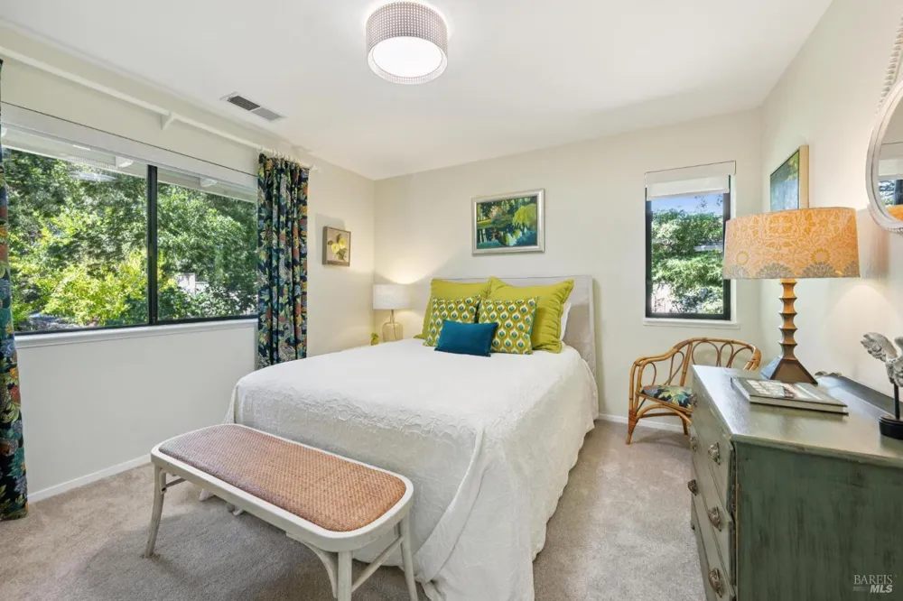 3335 Scrub Oak Avenue Santa Rosa, CA 95404
