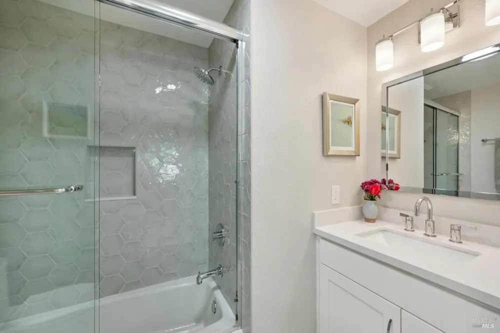 3335 Scrub Oak Avenue Santa Rosa, CA 95404