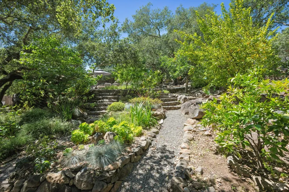 3335 Scrub Oak Avenue Santa Rosa, CA 95404