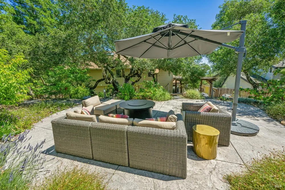 3335 Scrub Oak Avenue Santa Rosa, CA 95404