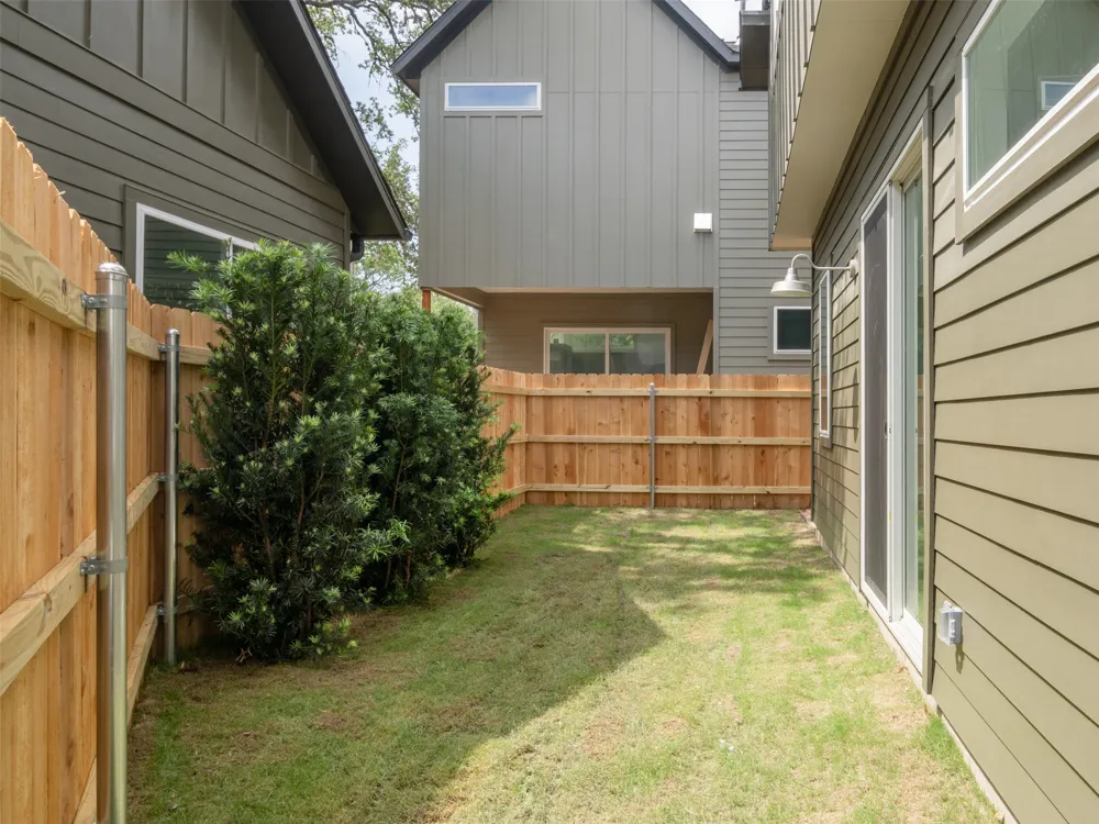 6409 Bradsher #B Austin, TX 78745