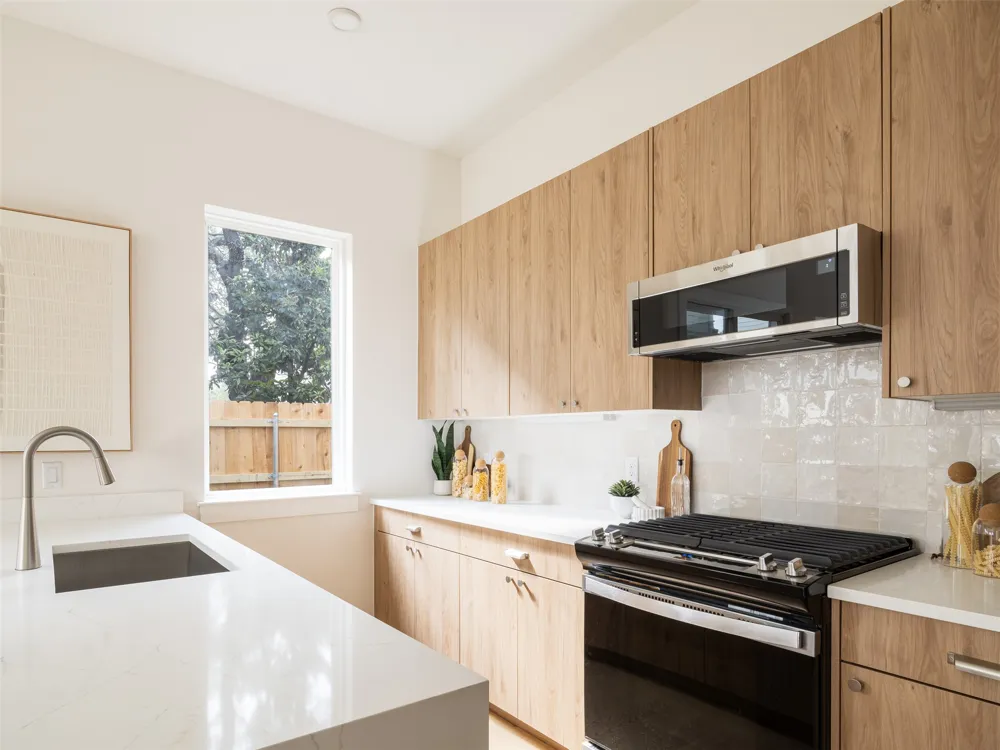 6409 Bradsher #B Austin, TX 78745