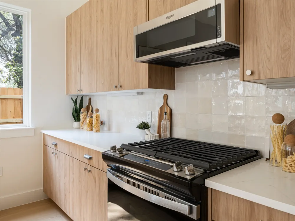 6409 Bradsher #B Austin, TX 78745