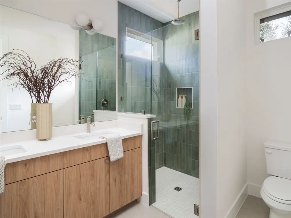 6409 Bradsher #B Austin, TX 78745