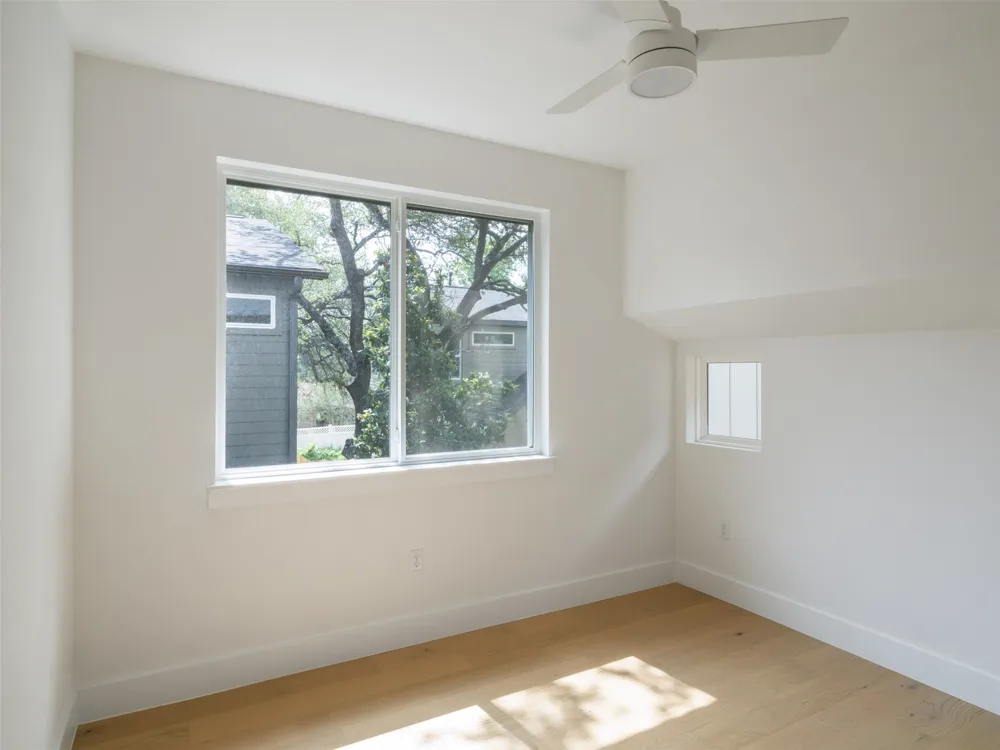 6409 Bradsher #B Austin, TX 78745