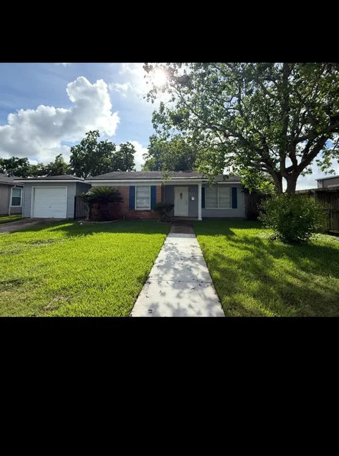 102 Forest Oaks Ln