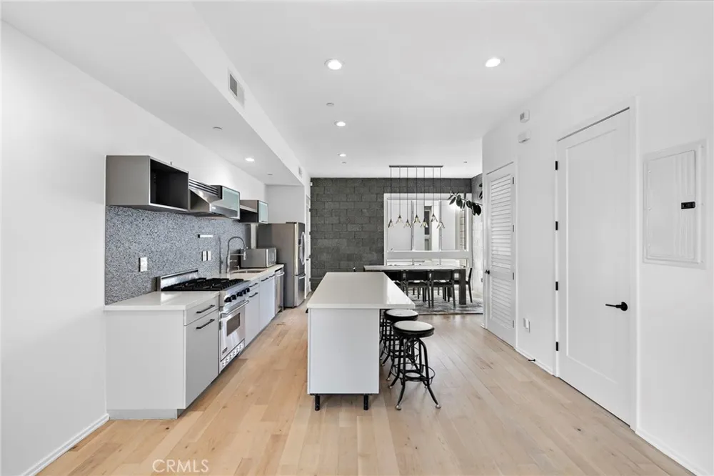 4151 Redwood Avenue #106 Los Angeles, CA 90066