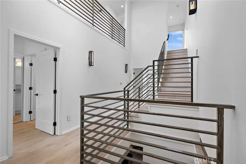 4151 Redwood Avenue #106 Los Angeles, CA 90066