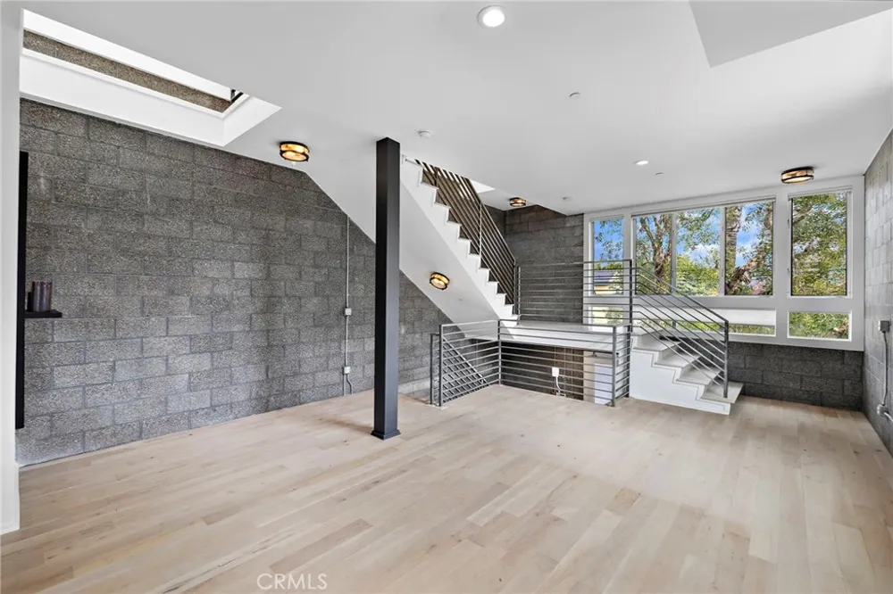 4151 Redwood Avenue #106 Los Angeles, CA 90066