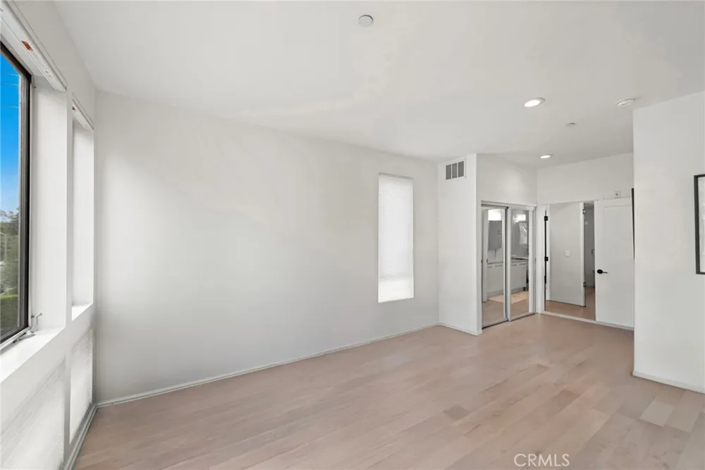 4151 Redwood Avenue #106 Los Angeles, CA 90066