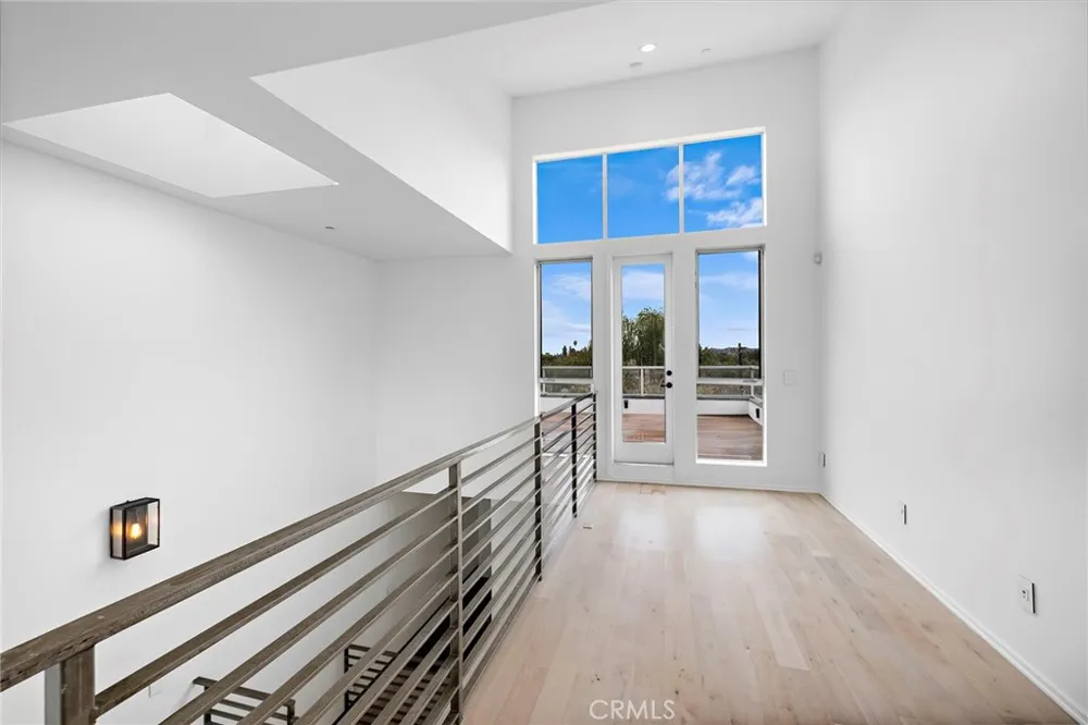 4151 Redwood Avenue #106 Los Angeles, CA 90066