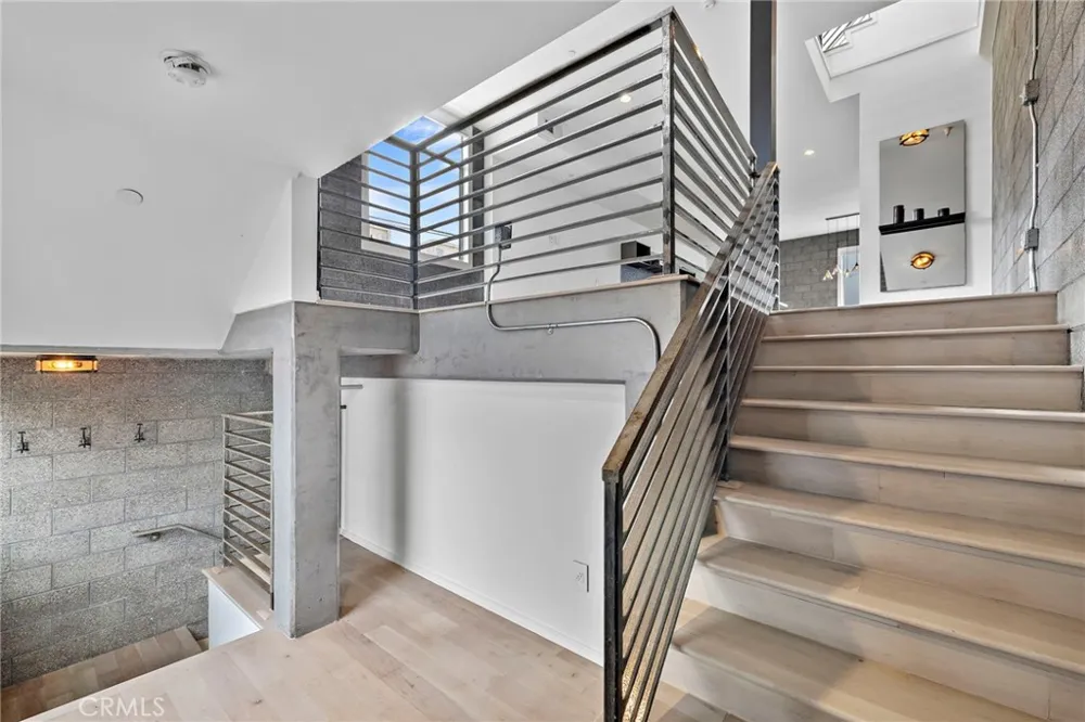 4151 Redwood Avenue #106 Los Angeles, CA 90066