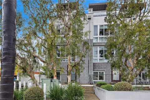 4151 Redwood Avenue #106