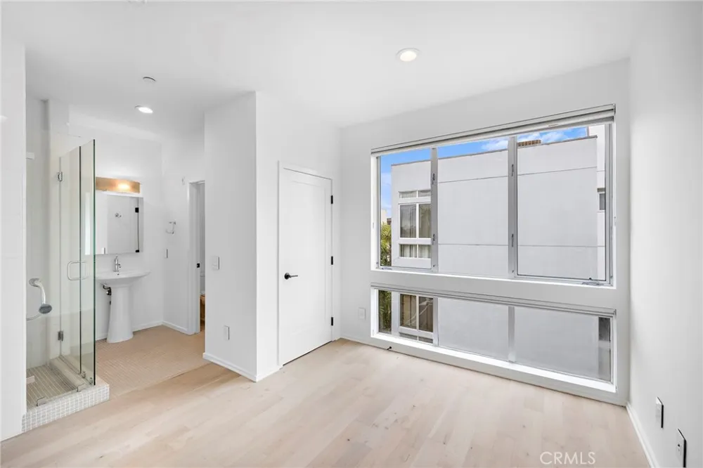 4151 Redwood Avenue #106 Los Angeles, CA 90066