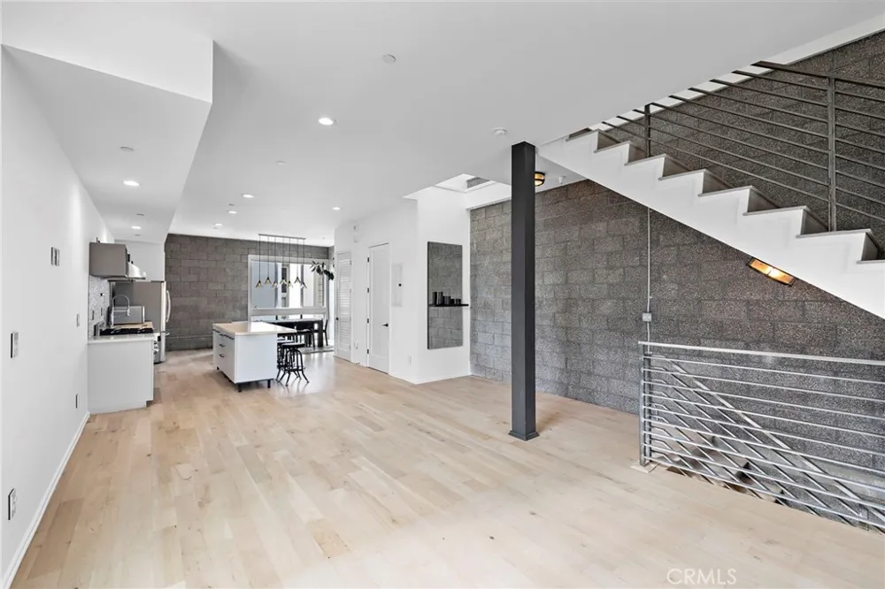 4151 Redwood Avenue #106 Los Angeles, CA 90066