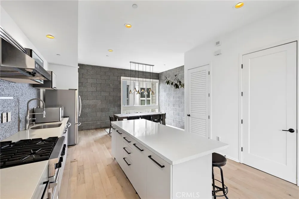 4151 Redwood Avenue #106 Los Angeles, CA 90066