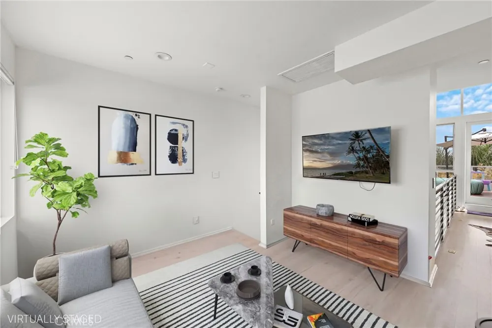 4151 Redwood Avenue #106 Los Angeles, CA 90066
