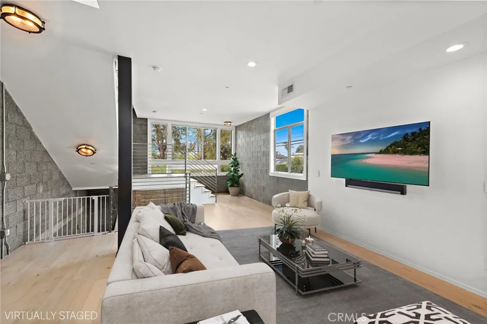 4151 Redwood Avenue #106 Los Angeles, CA 90066