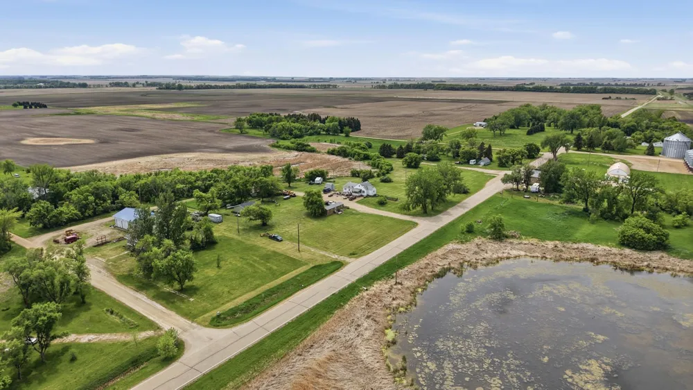 204 EAST ST S Stirum, ND 58069