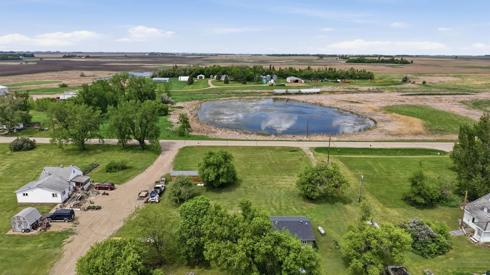 204 EAST ST S Stirum, ND 58069