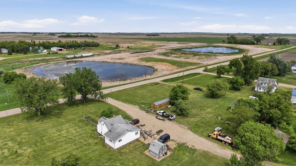 204 EAST ST S Stirum, ND 58069