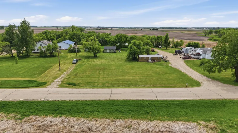 204 EAST ST S Stirum, ND 58069