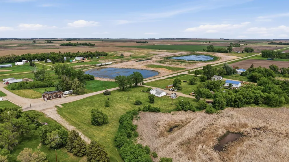 204 EAST ST S Stirum, ND 58069