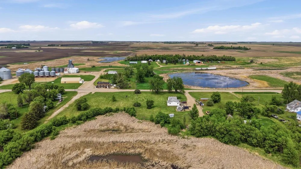 204 EAST ST S Stirum, ND 58069