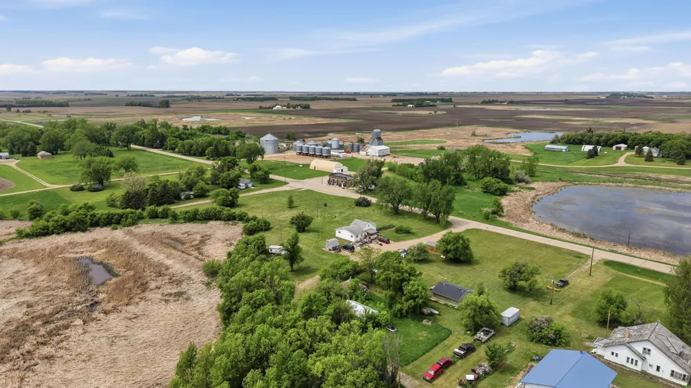 204 EAST ST S Stirum, ND 58069