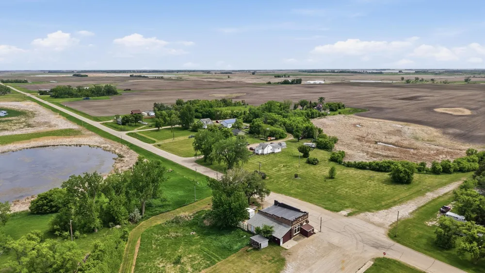 204 EAST ST S Stirum, ND 58069
