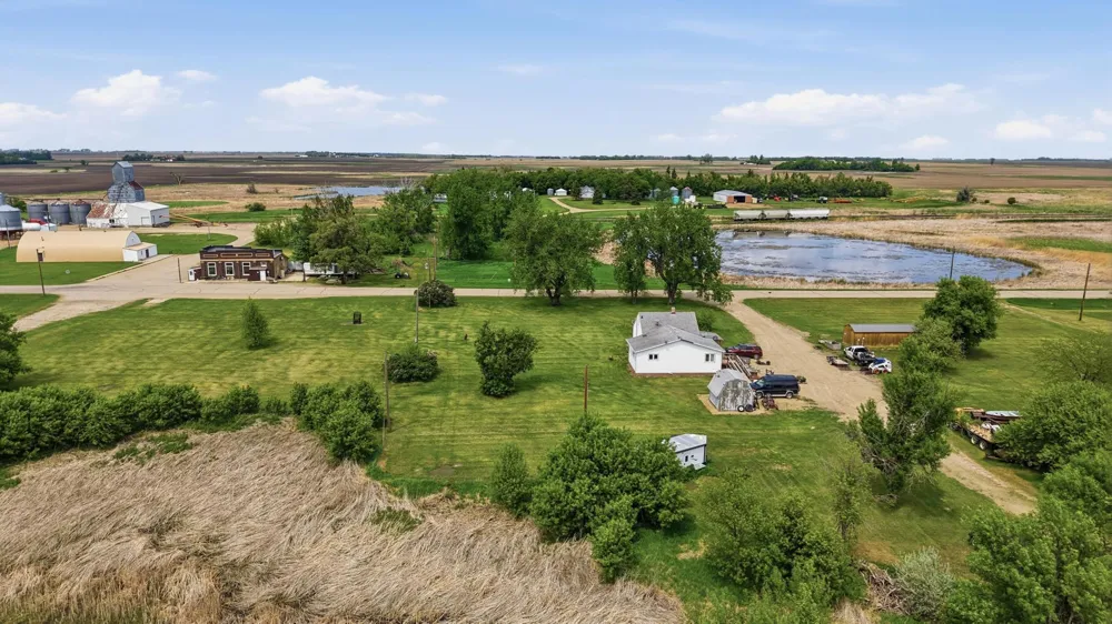204 EAST ST S Stirum, ND 58069