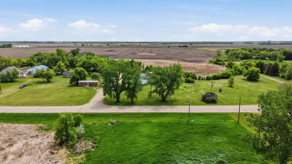 204 EAST ST S Stirum, ND 58069