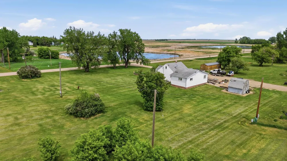 204 EAST ST S Stirum, ND 58069