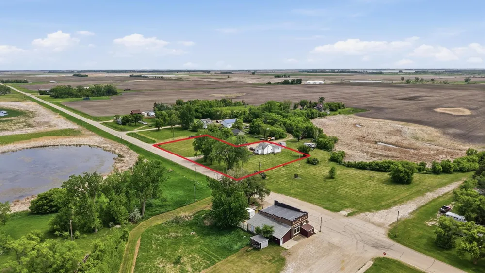 204 EAST ST S Stirum, ND 58069