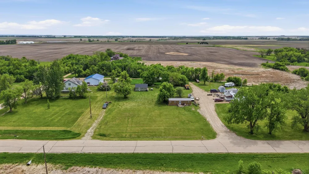 204 EAST ST S Stirum, ND 58069