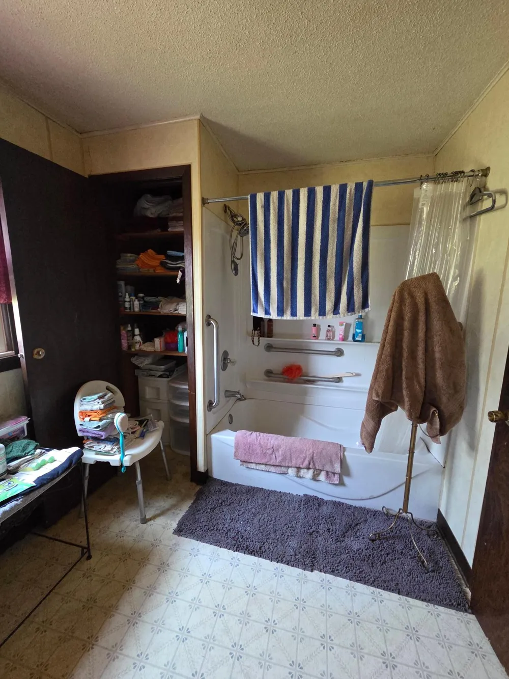 204 EAST ST S Stirum, ND 58069