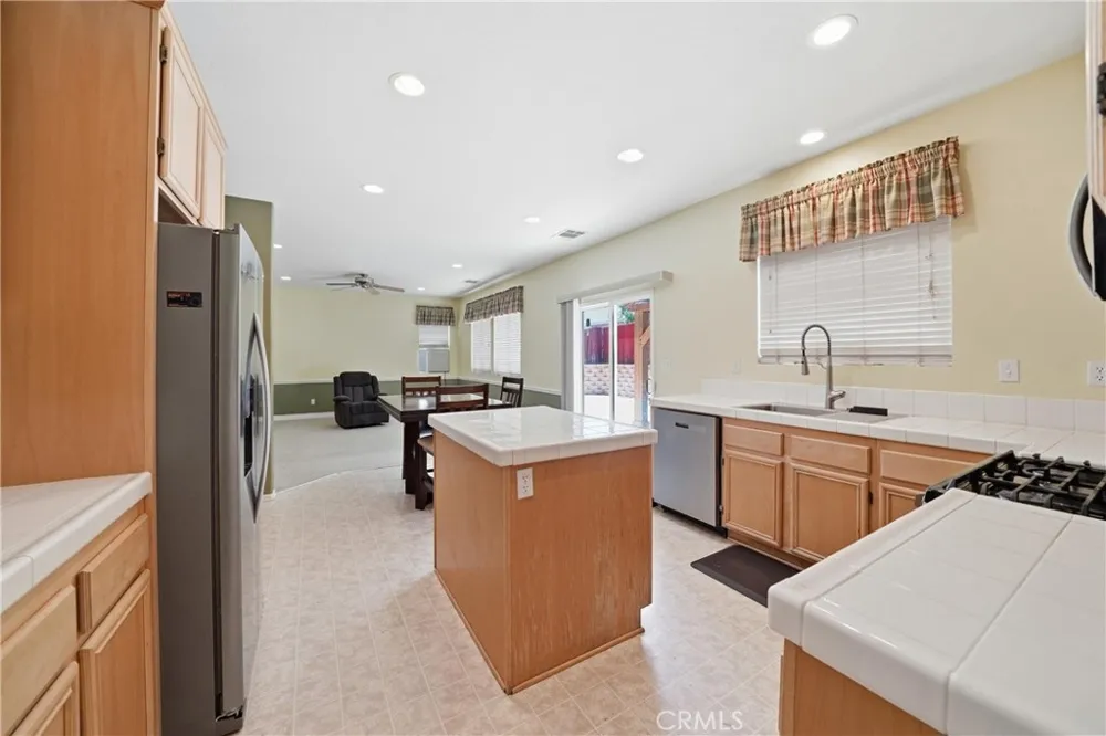 13825 Hawk Court Victorville, CA 92394