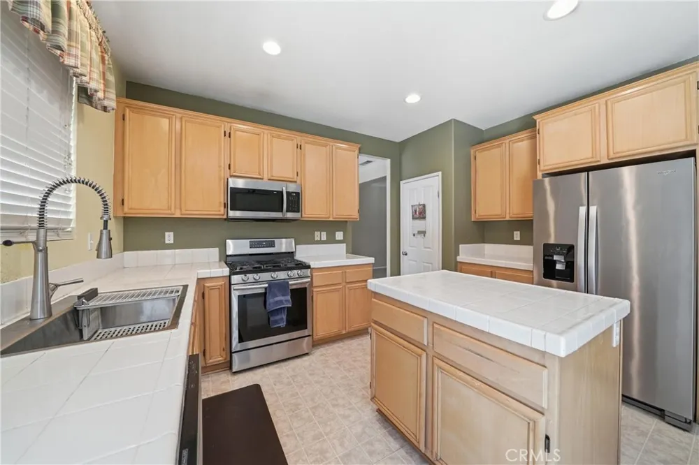 13825 Hawk Court Victorville, CA 92394