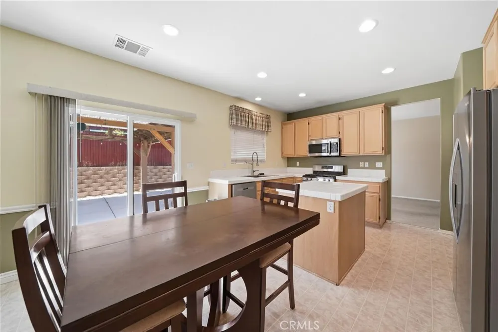 13825 Hawk Court Victorville, CA 92394
