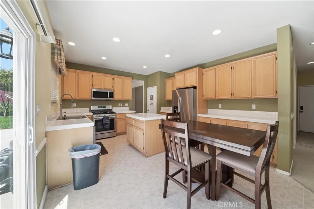 13825 Hawk Court Victorville, CA 92394