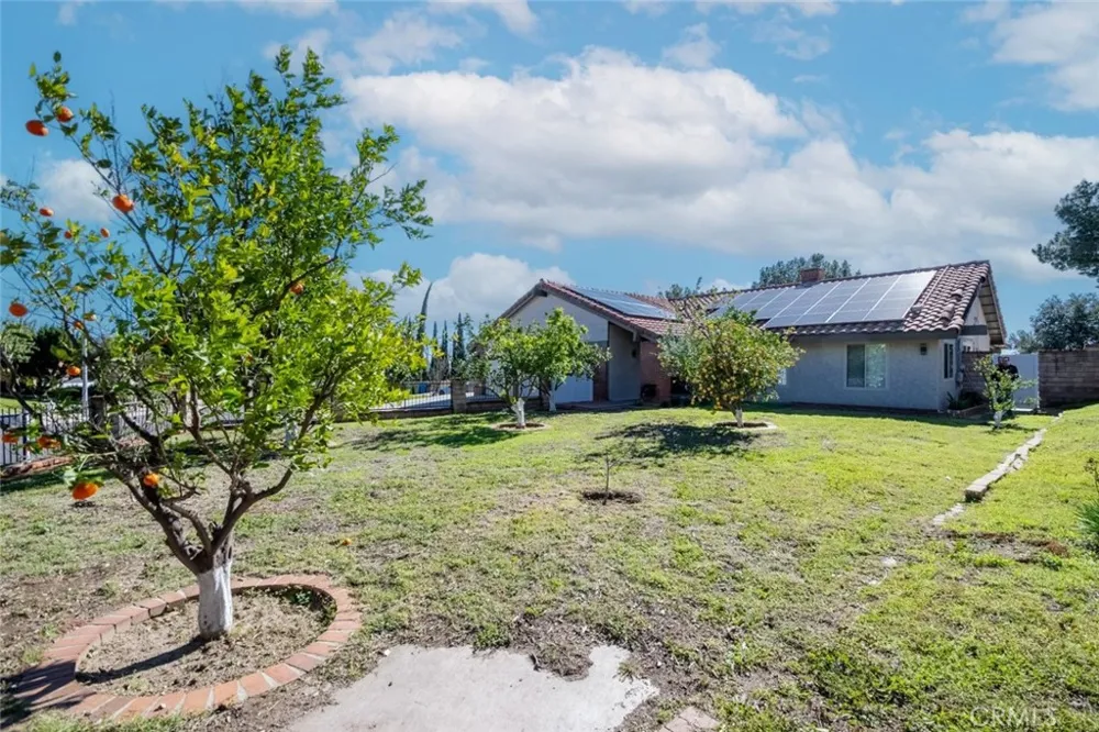 15559 Sorbonne Sylmar, CA 91342