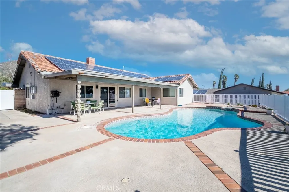 15559 Sorbonne Sylmar, CA 91342