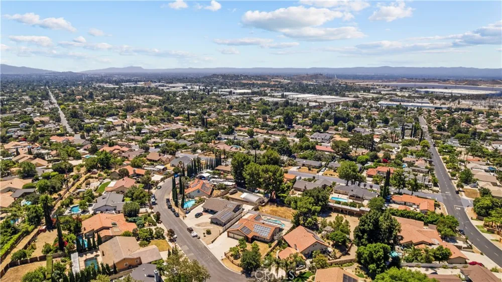 15559 Sorbonne Sylmar, CA 91342