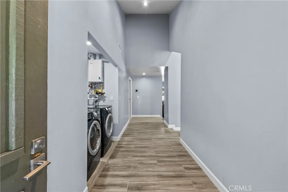 15559 Sorbonne Sylmar, CA 91342